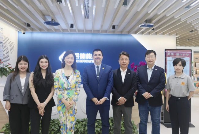 瑞士恺撒里兹大学校长Dr. Arnanz拜访启德教育,深耕中国长远发展,共筑中瑞教育桥梁